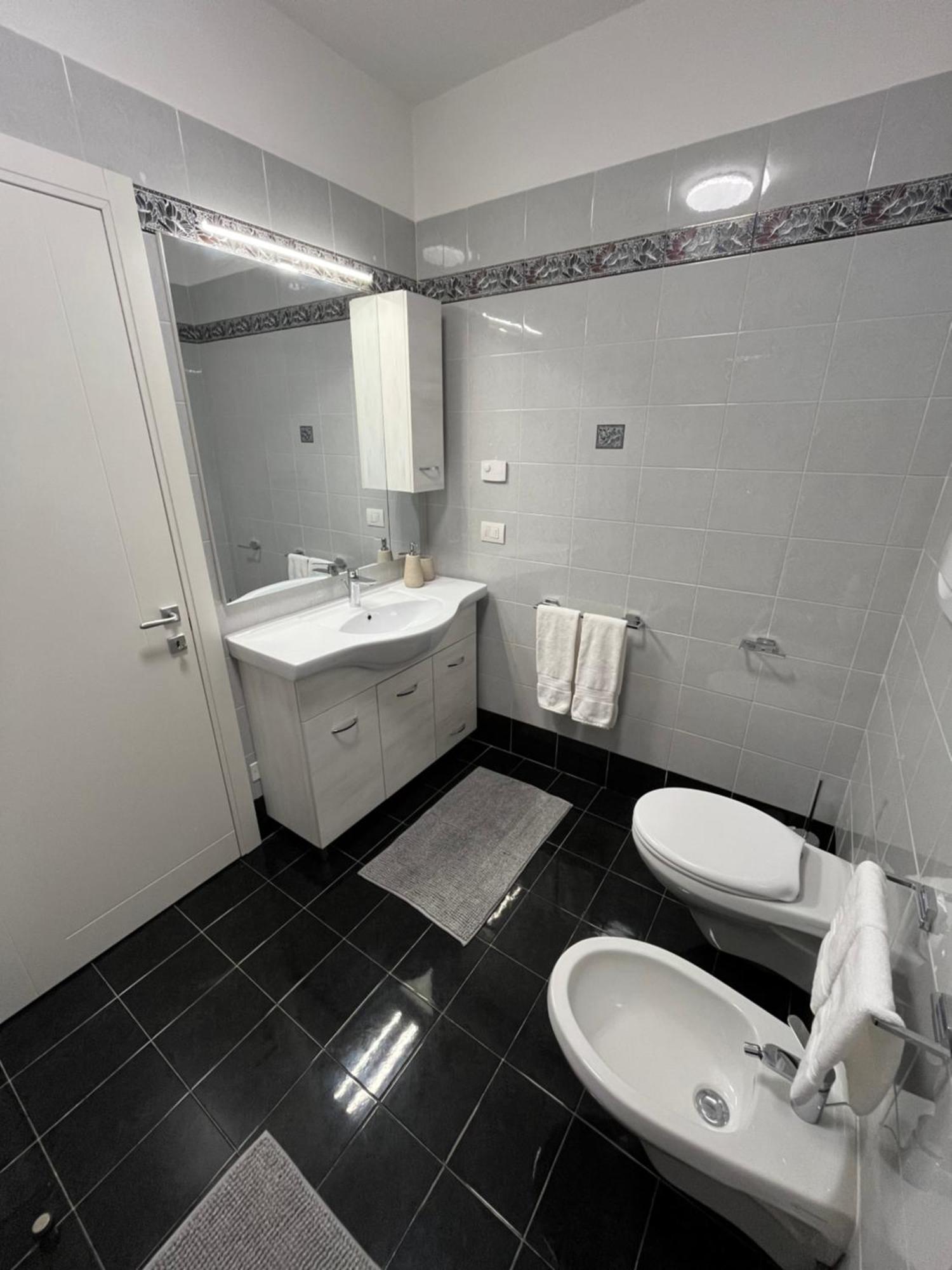 B&B Alessandro Private Room & Bathroom In Shared Apartment Arco Ngoại thất bức ảnh